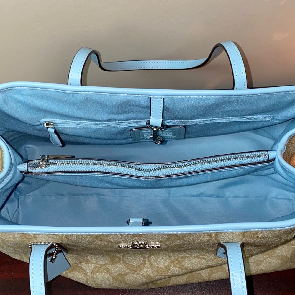 Coach Drawstring Carryall Tote Signature Canvas - Picture 4 of 16